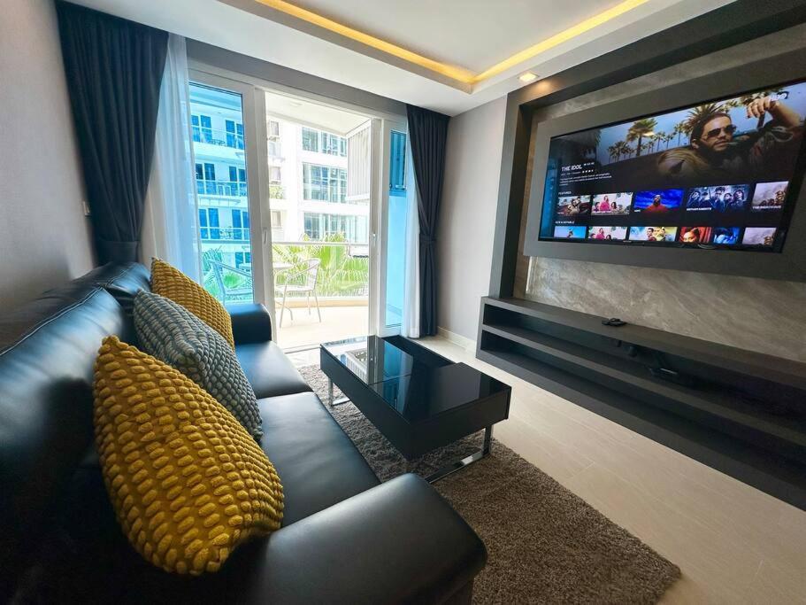Large Luxury - Centre - Grand Avenue Residences, Pool View - 413 Апартаменты
