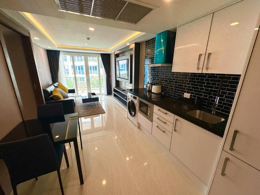 Large Luxury - Centre - Grand Avenue Residences, Pool View - 413 * Паттайя