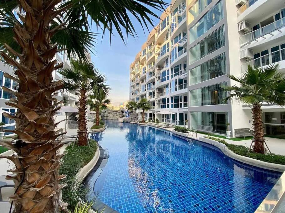 Large Luxury - Centre - Grand Avenue Residences, Pool View - 413 Апартаменты
